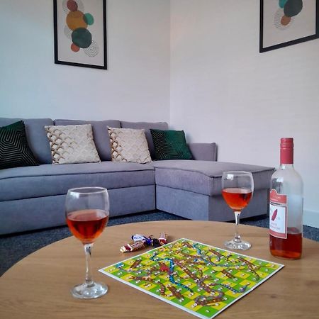 3-Bed Home From Home, Sleeps 6, Great For Contractors, Close To Gulliver'S Valley Theme Park, Free Parking, Hot Tub, Couple Retreat Sheffield Exterior foto