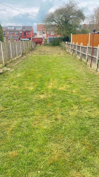 3-Bed Home From Home, Sleeps 6, Great For Contractors, Close To Gulliver'S Valley Theme Park, Free Parking, Hot Tub, Couple Retreat Sheffield Exterior foto