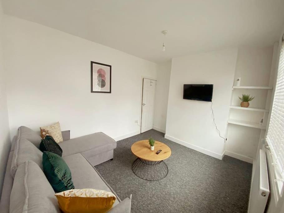 3-Bed Home From Home, Sleeps 6, Great For Contractors, Close To Gulliver'S Valley Theme Park, Free Parking, Hot Tub, Couple Retreat Sheffield Exterior foto