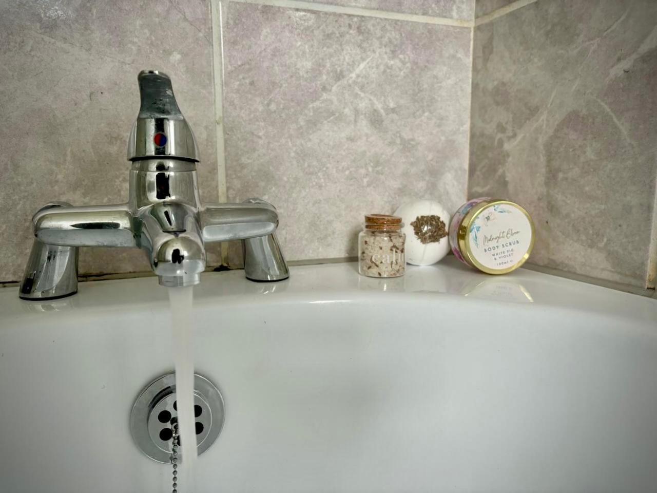 3-Bed Home From Home, Sleeps 6, Great For Contractors, Close To Gulliver'S Valley Theme Park, Free Parking, Hot Tub, Couple Retreat Sheffield Exterior foto